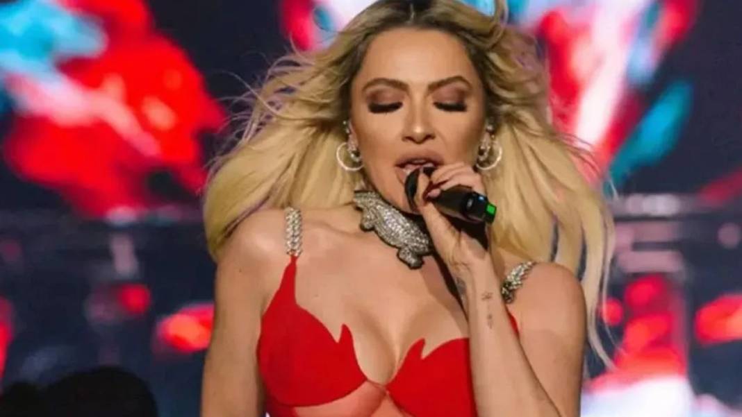 Hadise'den görülmemiş fotoğraf. Arkasını dönüp poz verdi 5